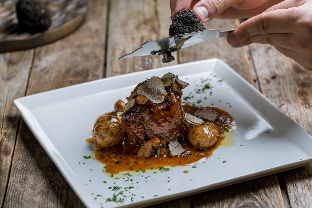 filetto di manzo con funghi e tartufo nero